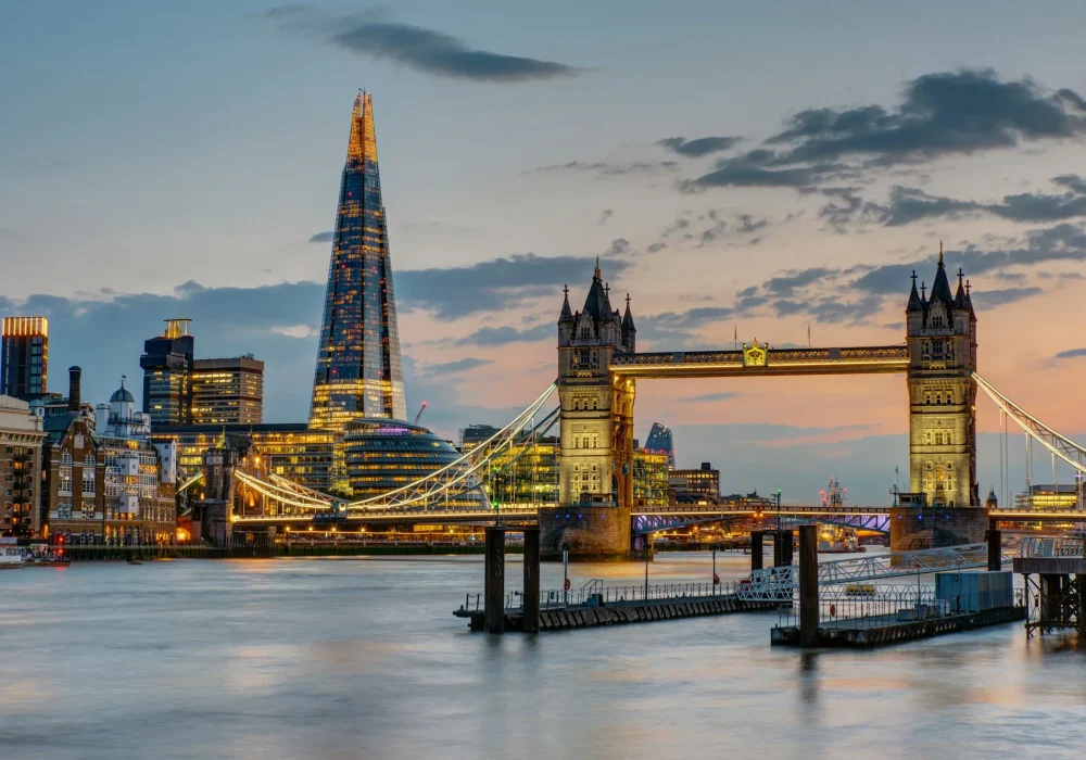 the-tower-bridge-in-london-after-sunset.jpg